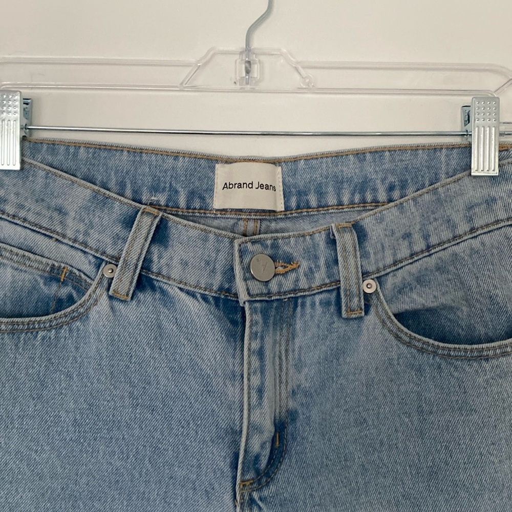 Low rise light wash jeans